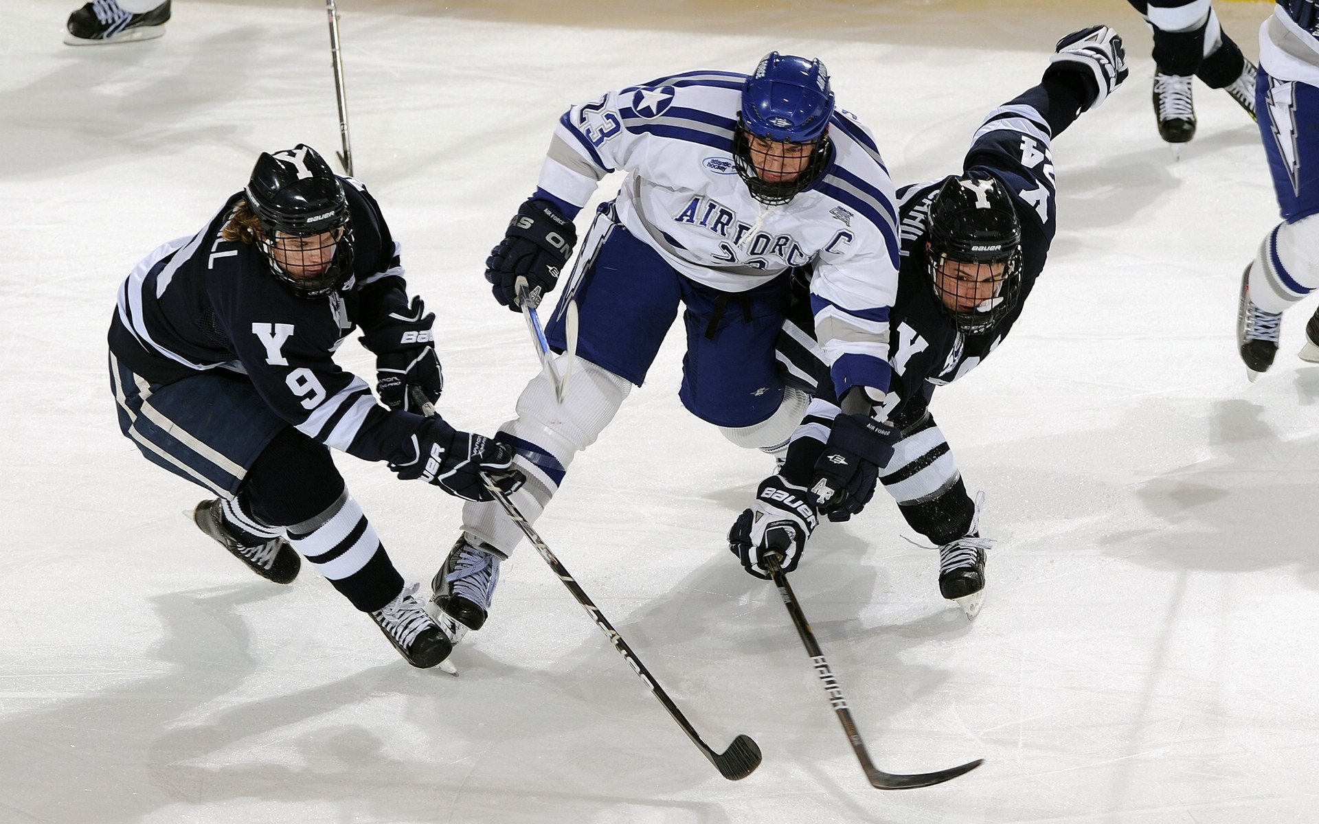 亚洲杯四强战爆出冷门！山东泰山爆冷巴黎圣日耳曼，争冠形势突变