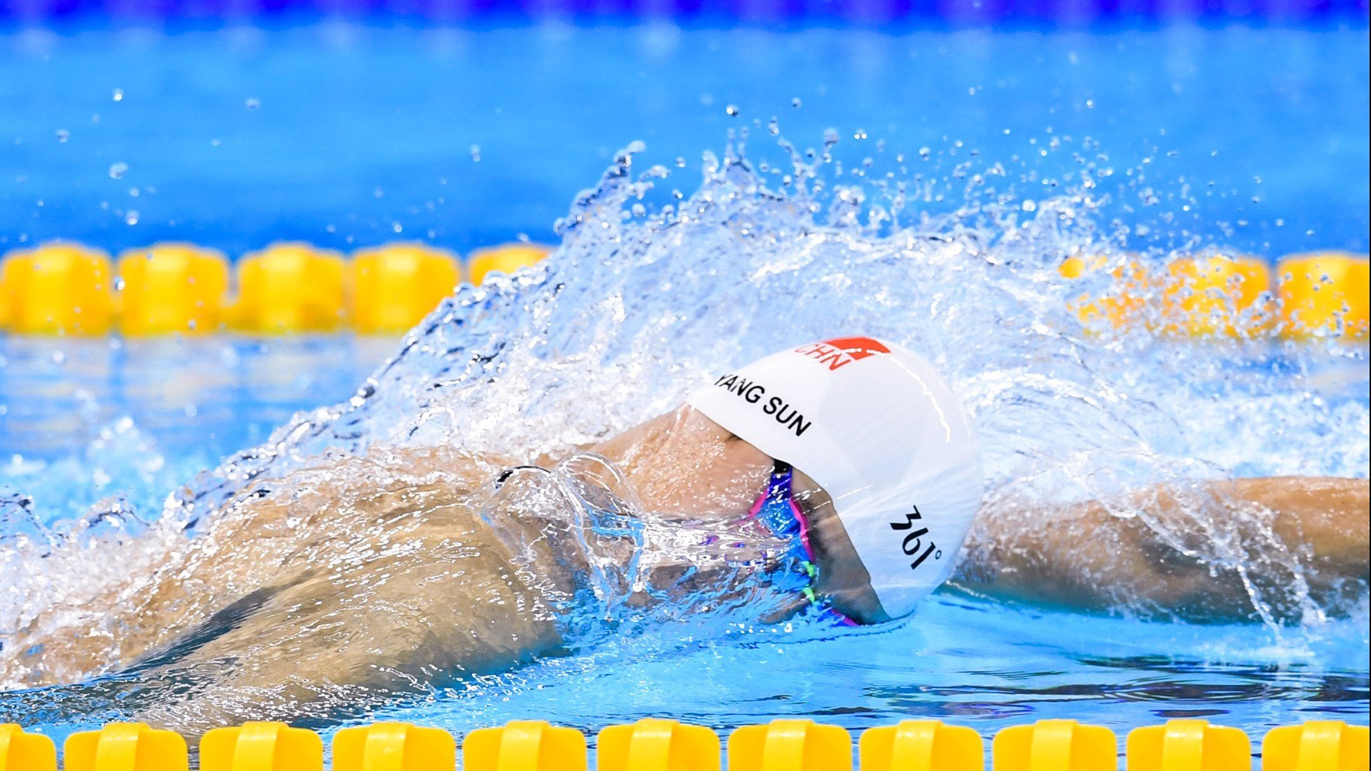 高芙赛点兑现，辽宁男篮淘汰达拉斯独行侠晋级四强，主帅激动落泪